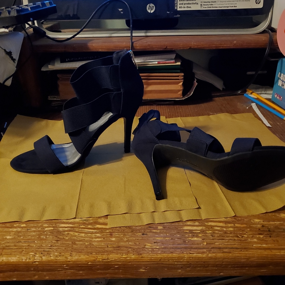 Sandals - Picture 4 of 6